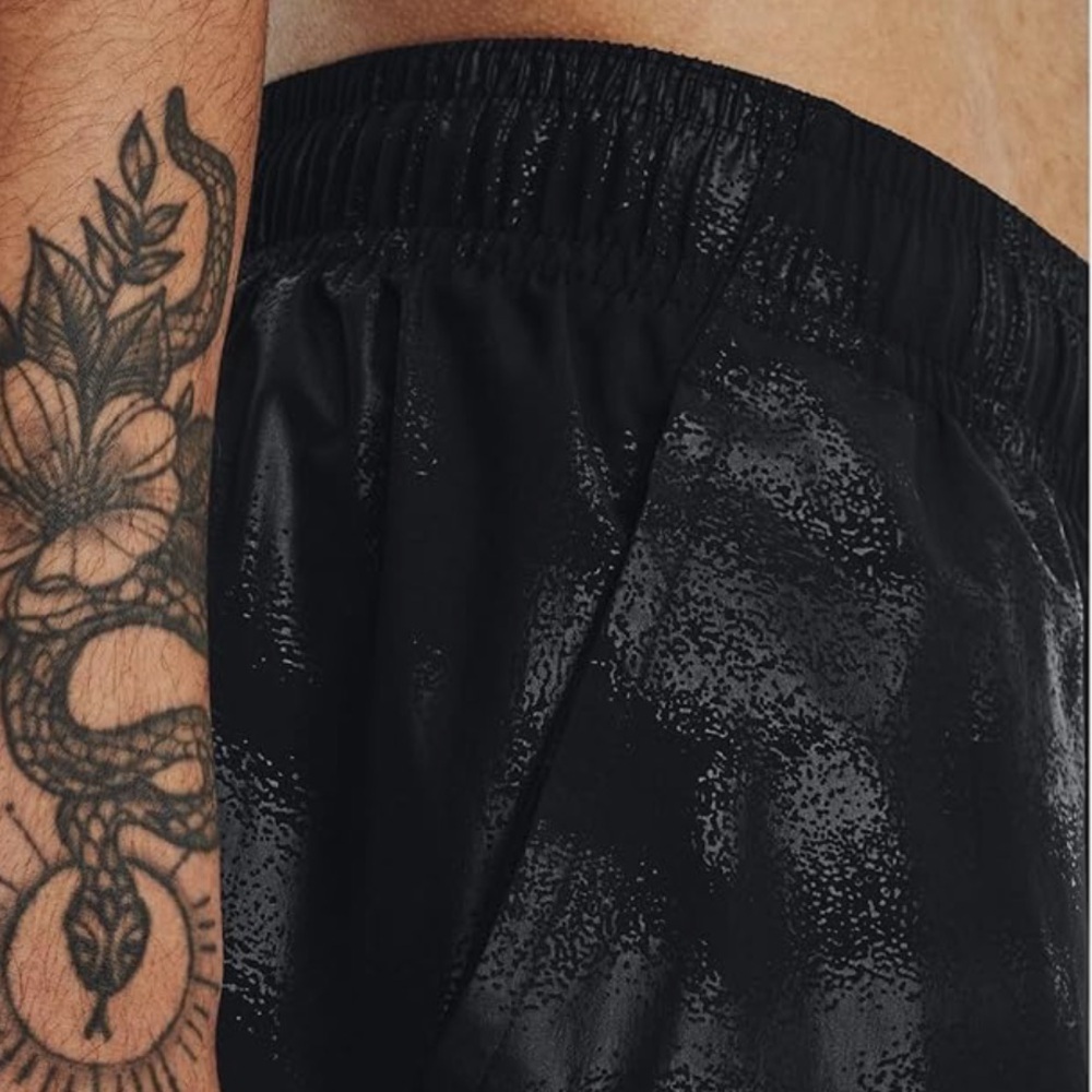New Under Armour Black Woven Emboss Shorts Men’s Size L - Picture 11 of 16
